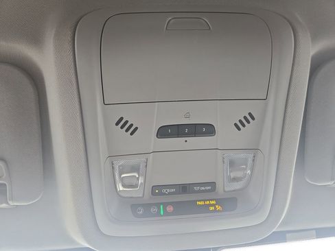 Used 2023 GMC Acadia SLT image 22