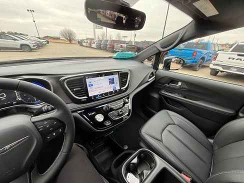 New 2026 Chrysler Pacifica Select w/ S Appearance Package image 19