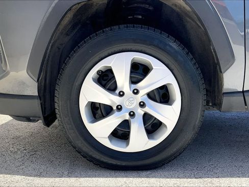 Used 2020 Toyota RAV4 LE AWD/4WD image 8