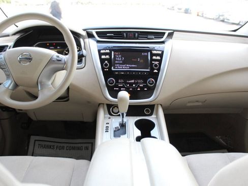 Used 2015 Nissan Murano S image 18