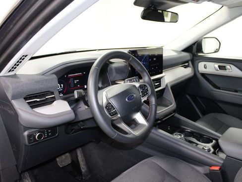 Used 2025 Ford Explorer Active image 22