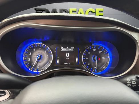 Used 2019 Chrysler Pacifica Touring-L FWD image 30