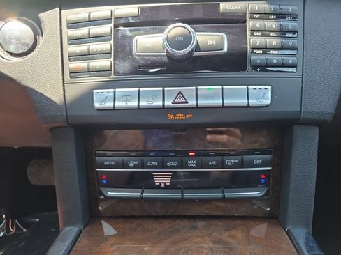 Used 2014 Mercedes-Benz E 350 4MATIC Sedan image 31