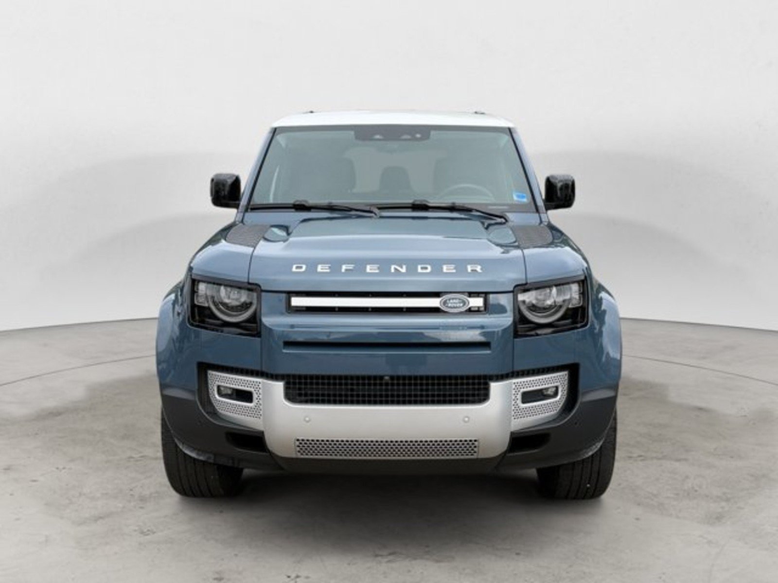 Used 2025 Land Rover Defender 110 S AWD/4WD image 8