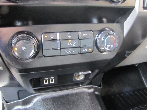 Used 2019 Ford F150 XLT image 38