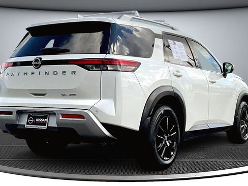 Used 2023 Nissan Pathfinder SL image 6