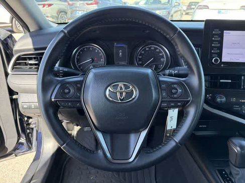 Used 2022 Toyota Camry SE image 19