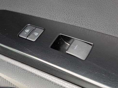 Used 2025 Toyota Camry SE w/ Convenience Package image 35