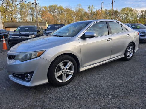 Used 2012 Toyota Camry SE image 4