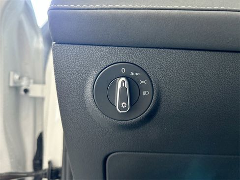 New 2026 Volkswagen Taos SE image 17