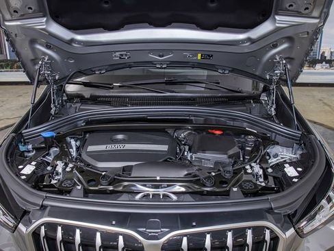 Certified 2025 BMW X1 xDrive28i AWD/4WD image 5