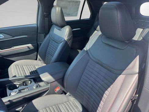 New 2026 Ford Explorer ST-Line w/ ST-Line Street Pack AWD/4WD image 9