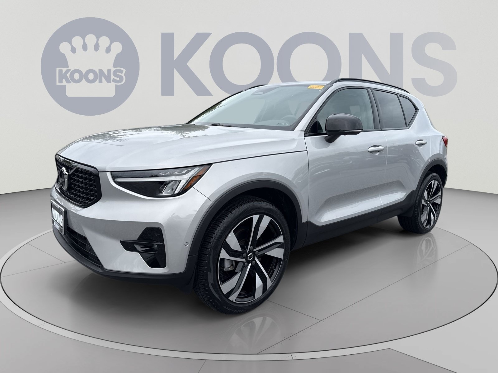 Used 2024 Volvo XC40 B5 Plus w/ Climate Package AWD/4WD image 1