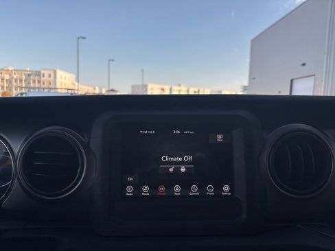 Used 2021 Jeep Wrangler Unlimited Sport image 27