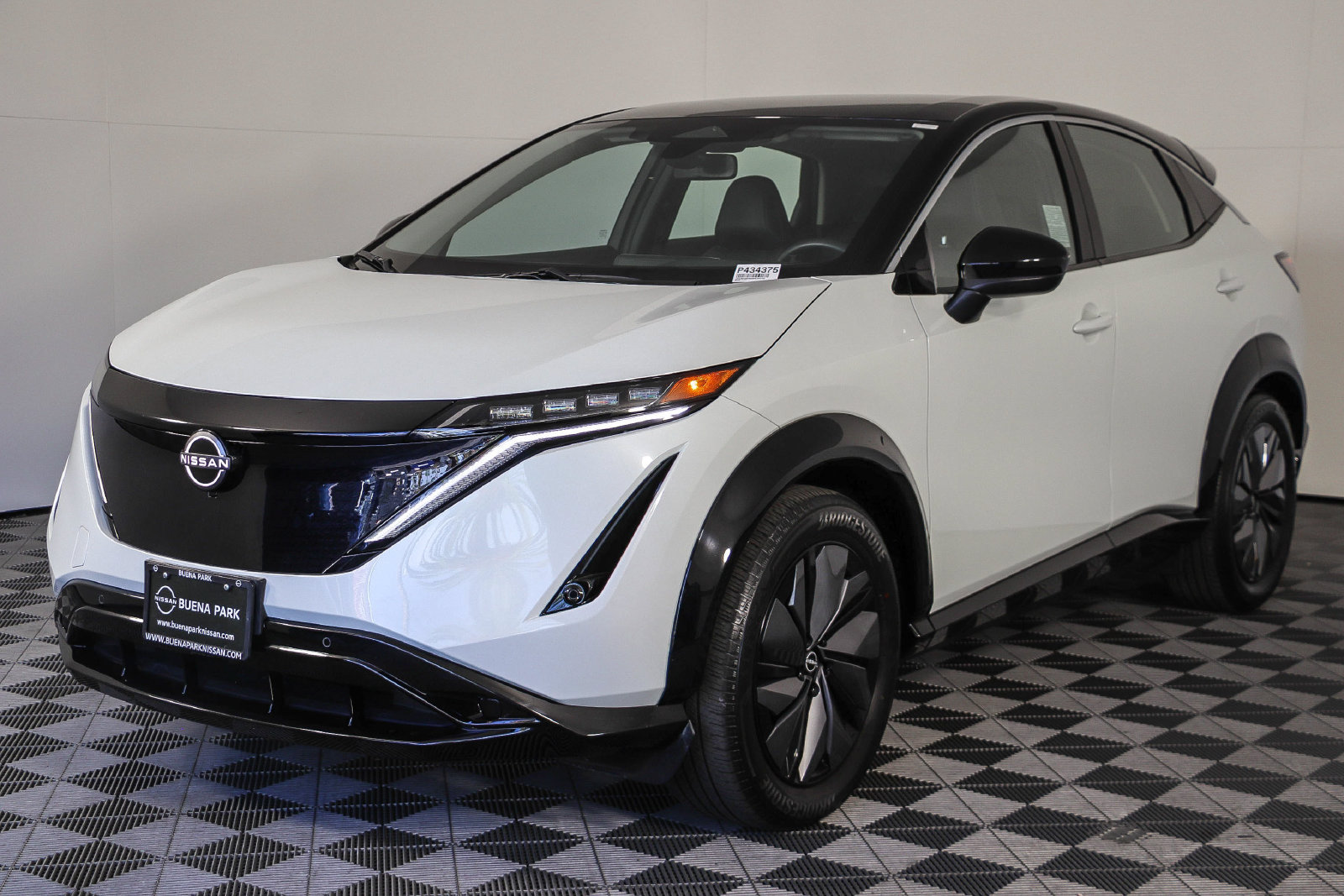 Used 2024 Nissan Ariya FWD image 3