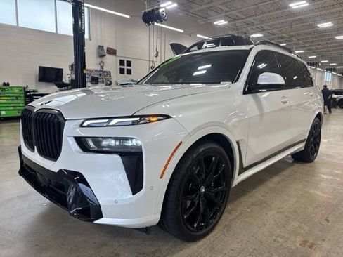 Used 2025 BMW X7 xDrive40i w/ M Sport Package AWD/4WD image 5