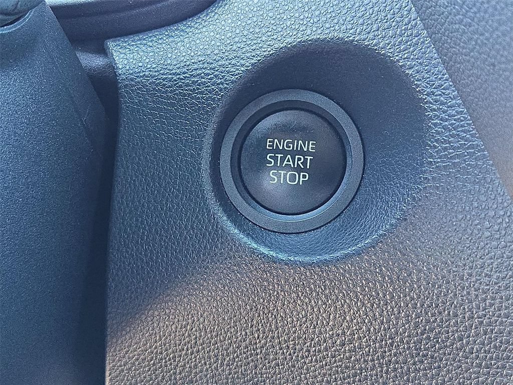 Used 2024 Toyota Corolla Cross LE FWD image 9