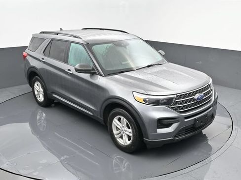 Used 2023 Ford Explorer XLT AWD/4WD image 21