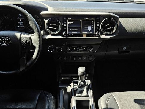 Used 2020 Toyota Tacoma TRD Off-Road w/ Technology Package AWD/4WD image 9