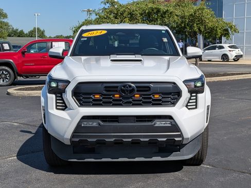 Used 2024 Toyota Tacoma TRD Sport AWD/4WD image 2