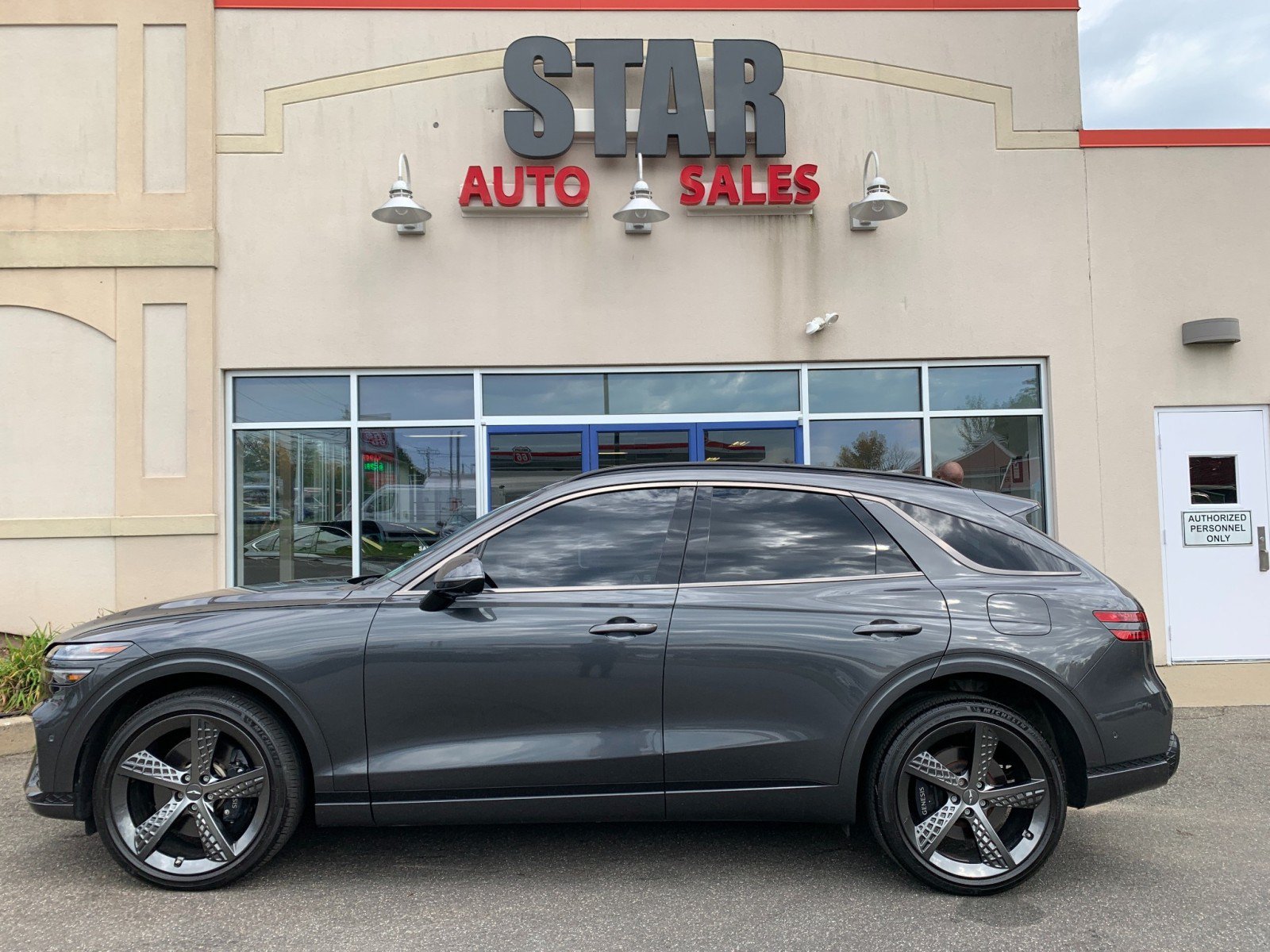 Used 2023 Genesis GV70 2.5T w/ Sport Prestige Package AWD/4WD image 4