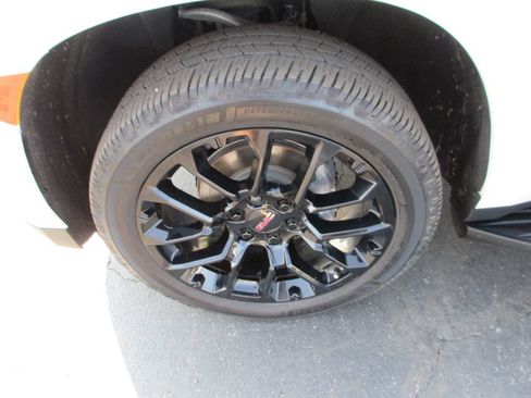 Certified 2023 GMC Yukon XL SLT AWD/4WD image 15