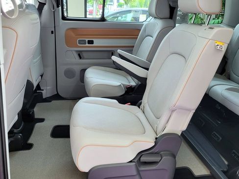 New 2025 Volkswagen ID. Buzz 1st Edition image 4