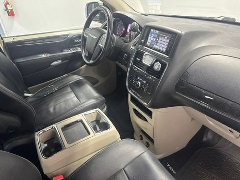 Used 2013 Chrysler Town & Country Touring-L w/ Trailer Tow Group FWD image 24