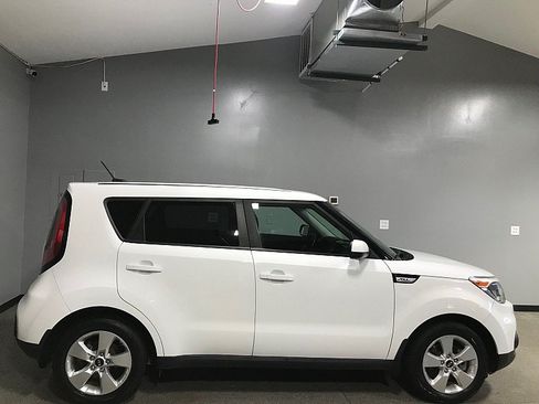 Used 2017 Kia Soul FWD image 2