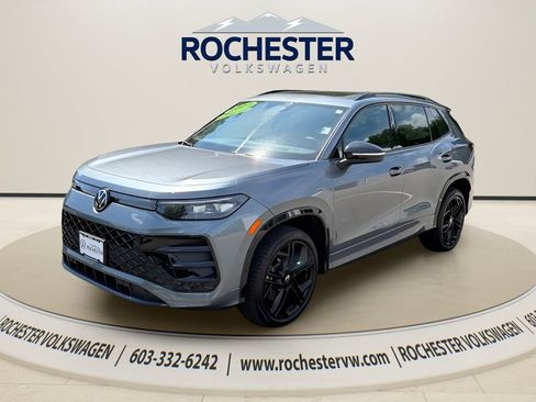 Used 2025 Volkswagen Tiguan SE R-Line AWD/4WD image 2