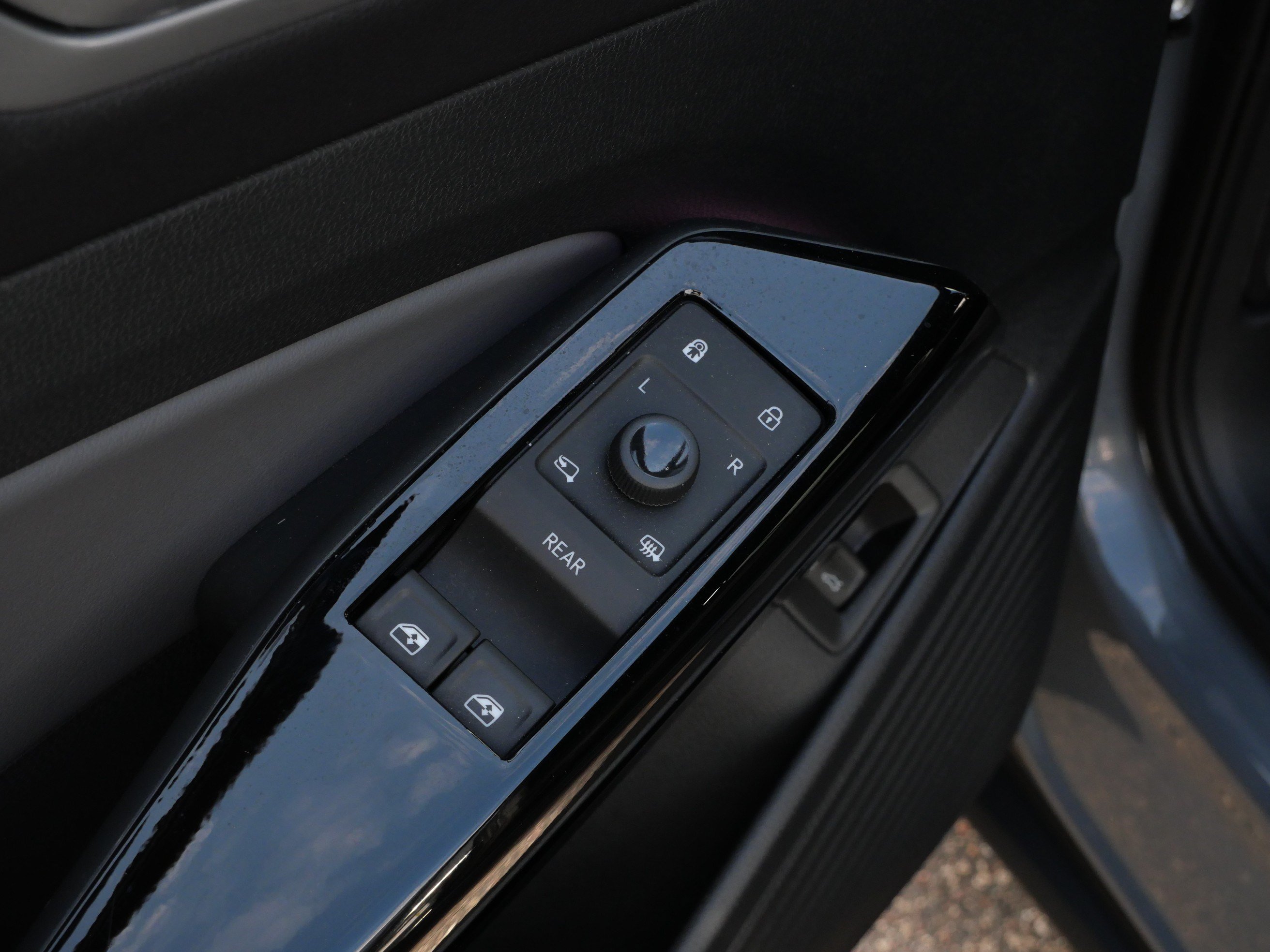 Certified 2025 Volkswagen ID.4 Pro S Plus AWD/4WD image 19