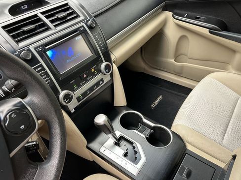 Used 2012 Toyota Camry LE FWD image 14