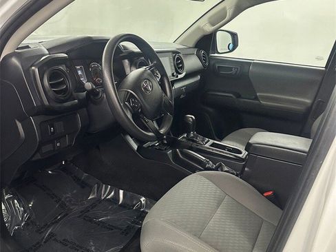 Used 2022 Toyota Tacoma SR image 9
