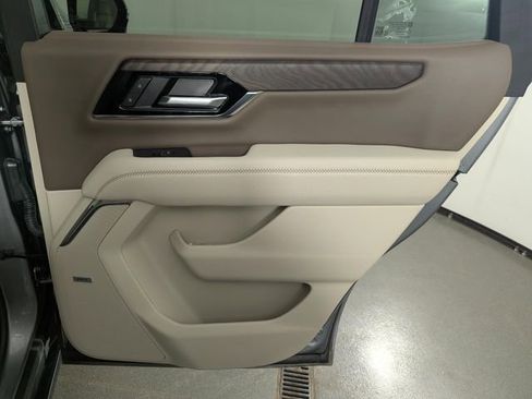 Used 2025 GMC Yukon Denali w/ Sun & Power Step Package image 19