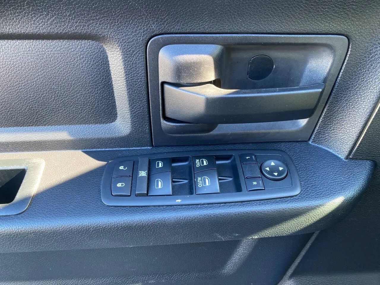 Used 2017 RAM 1500 Express w/ Express Value Package AWD/4WD image 9