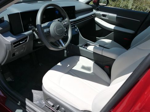 Certified 2025 Hyundai Sonata SEL FWD image 12