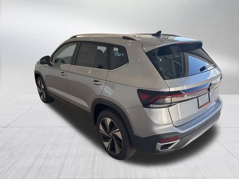 New 2025 Volkswagen Taos SE image 3
