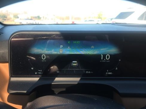 Used 2024 Kia Seltos EX image 17