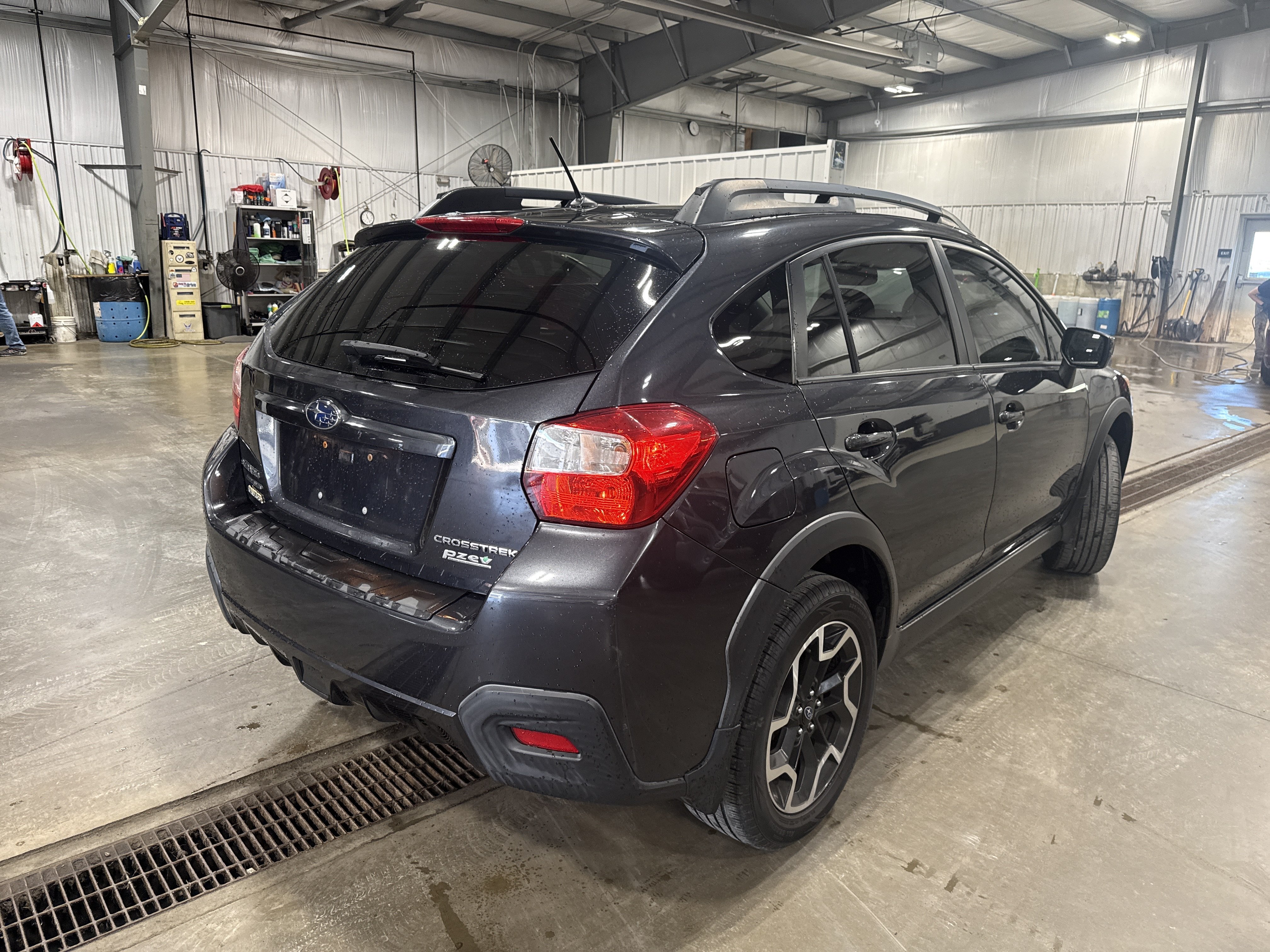 Used 2016 Subaru Crosstrek 2.0i Premium AWD/4WD image 3