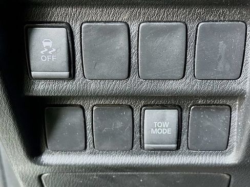 Used 2018 Nissan Pathfinder SV AWD/4WD image 10