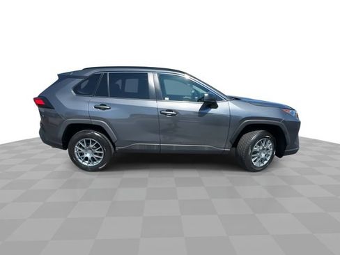 Used 2021 Toyota RAV4 LE AWD/4WD image 9