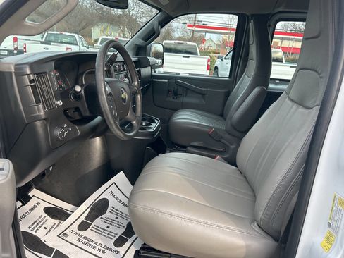Used 2016 Chevrolet Express 2500 image 10
