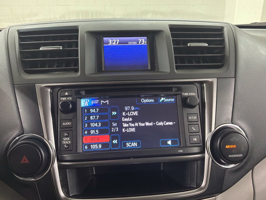 Used 2013 Toyota Highlander FWD w/ Cold Weather Pkg image 13
