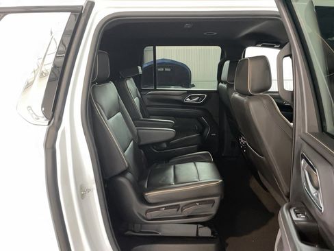 Used 2023 Chevrolet Suburban Premier image 29