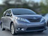 Used 2017 Toyota Sienna XLE image 4
