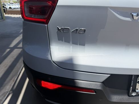 Used 2020 Volvo XC40 T5 Momentum w/ Protection Package Premier AWD/4WD image 14