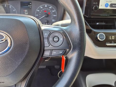 Used 2025 Toyota Corolla LE image 20