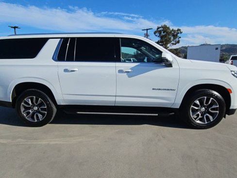 Used 2021 Chevrolet Suburban LT w/ LT Signature Plus Package RWD image 9