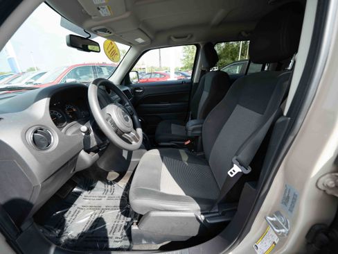 Used 2017 Jeep Patriot Sport w/ Power Value Group AWD/4WD image 9