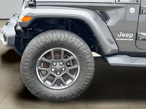 Used 2021 Jeep Gladiator Overland w/ LED Lighting Group AWD/4WD image 34